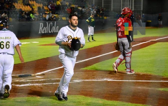 Los Pericos apalearon al Águila en segundo juego y amarraron la serie