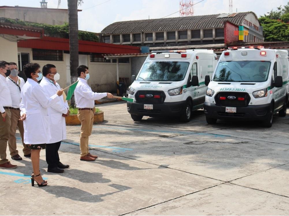 Llegan ambulancias a hospitales del IMSS de Coatzacoalcos y Minatitlán