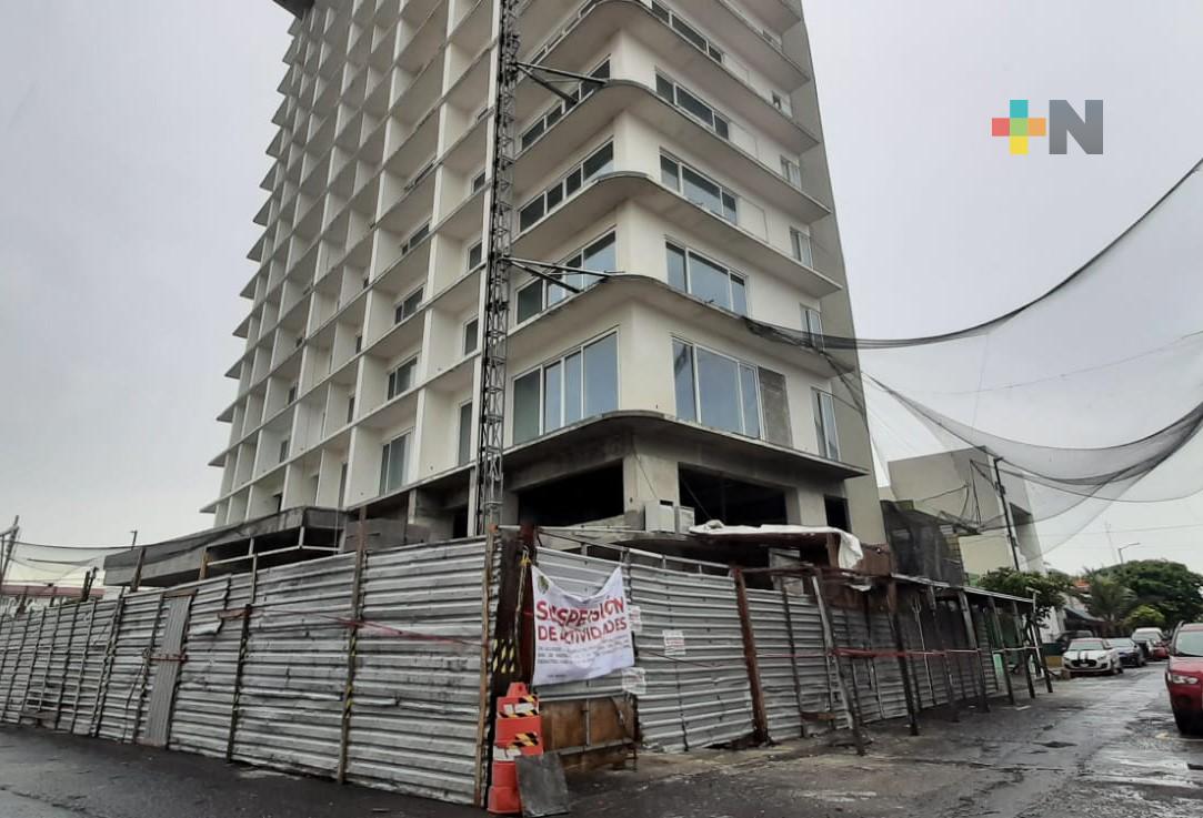 Detenida construcción de torre tras clausura temporal de Protección Civil estatal