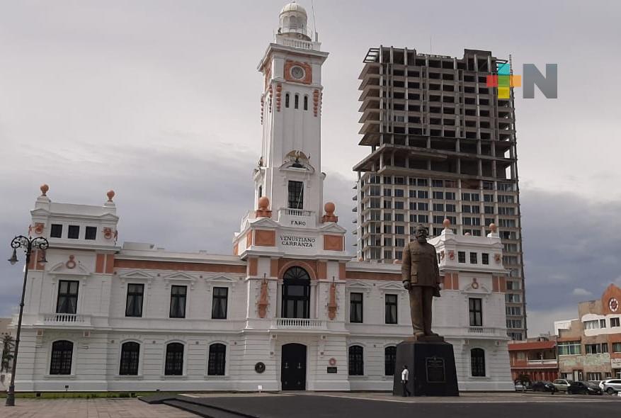 Por lo menos 15 leyes se han violado con la construcción de torre en el puerto de Veracruz: Manuel Huerta