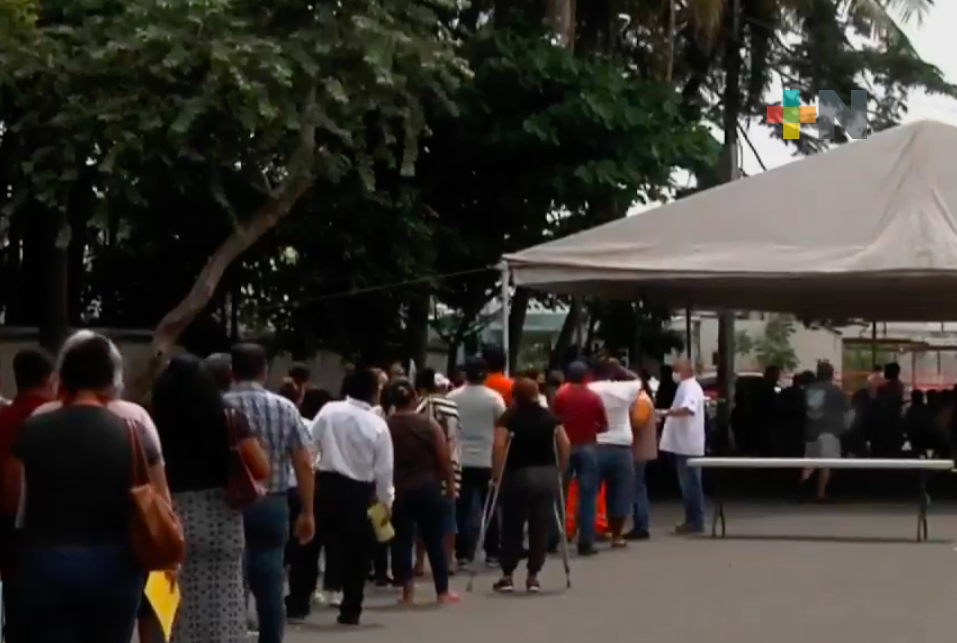 Arrancó aplicación de vacuna anticovid para personas de 40 a 49 años en el puerto de Veracruz