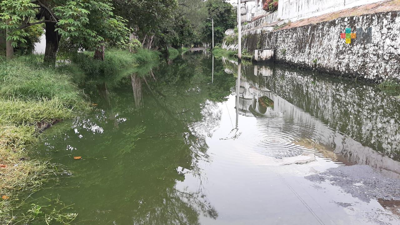 Aún sin reparar fuga de aguas negras en avenida Barco Viejo de Boca del Río