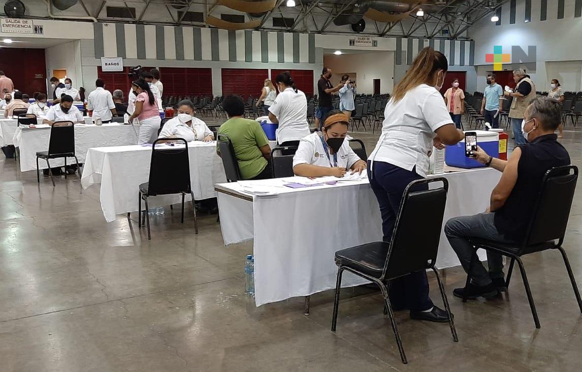 En agosto concluiría vacunación para mayores de 18 años en 100 municipios de  Veracruz: Manuel Huerta