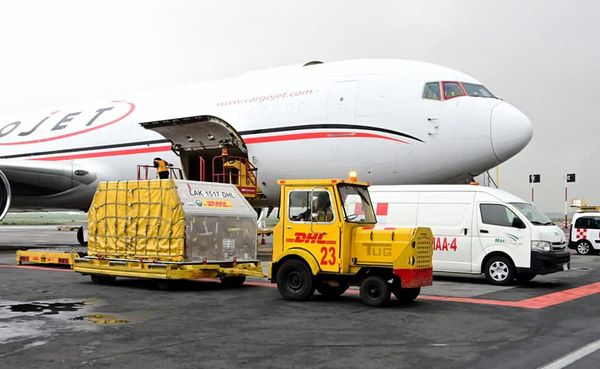 Llegan 585 mil dosis contra COVID-19 de Pfizer