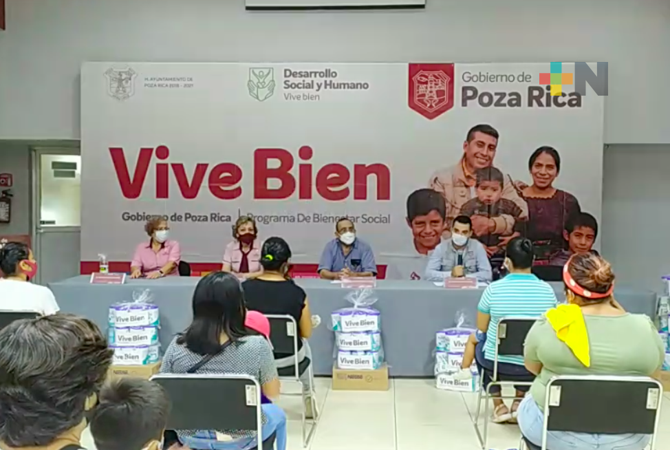 Entregan leche en polvo para lactantes a madres solteras, en Poza Rica