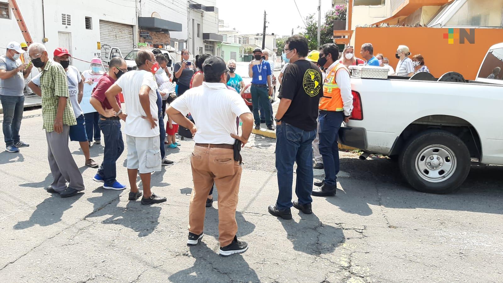 En fraccionamiento Costa Verde de Boca del Río, se manifiestan por fallas en energía eléctrica