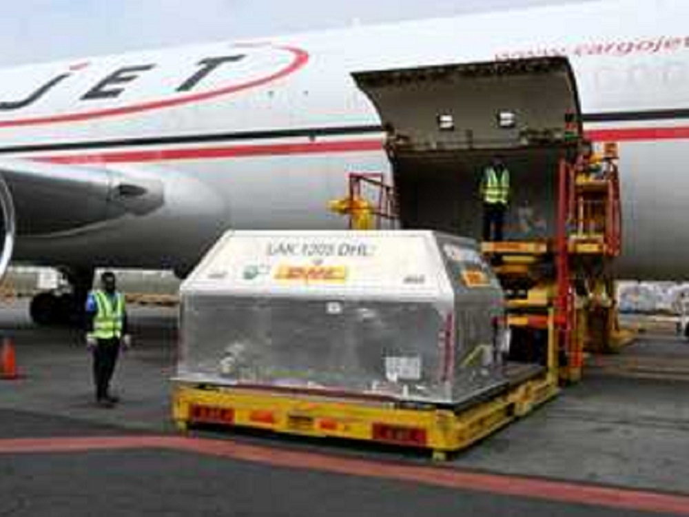 Llegan a México más de medio millón de vacunas de Pfizer-BioNTech