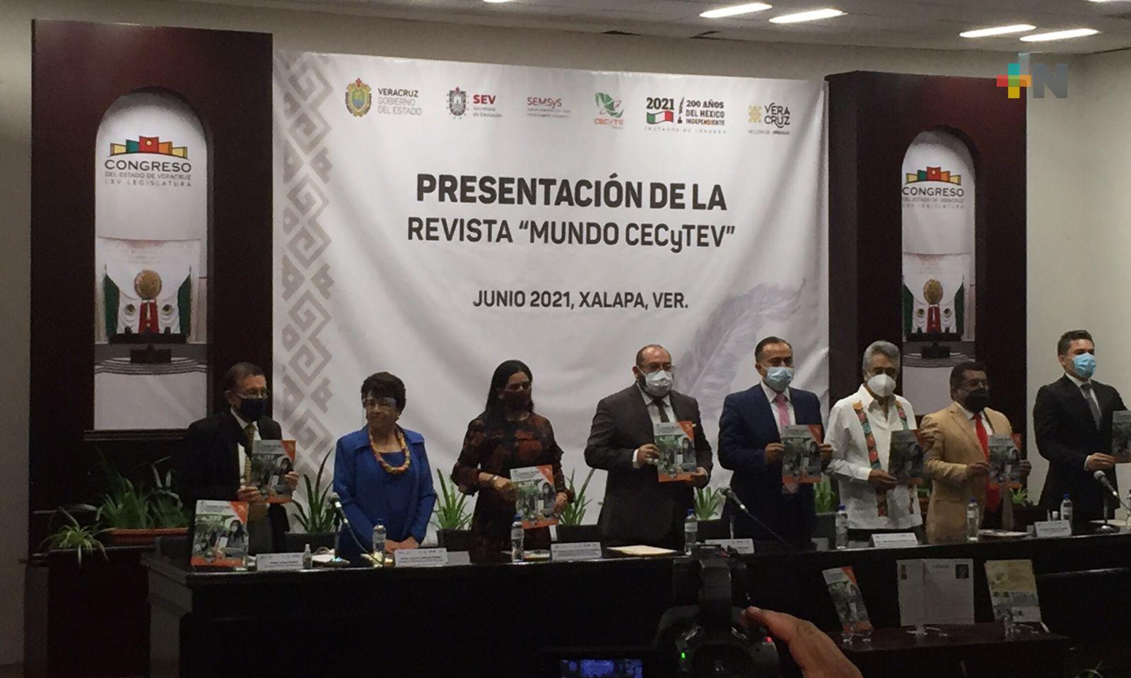 Presentaron la revista educativa “Mundo CECyTEV” en el Congreso del Estado