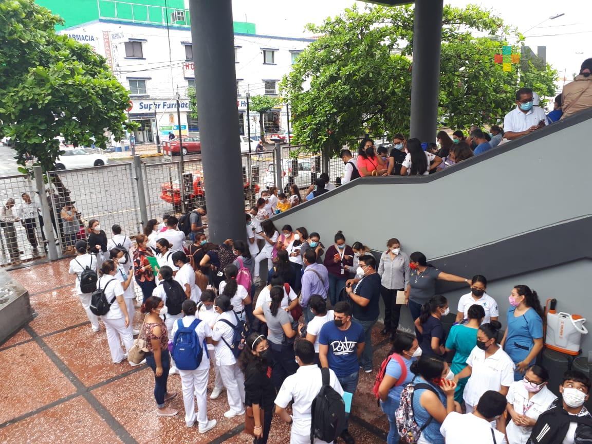 Aplican segunda dosis de vacuna anticovid a personal médico del municipio de Veracruz y alrededores