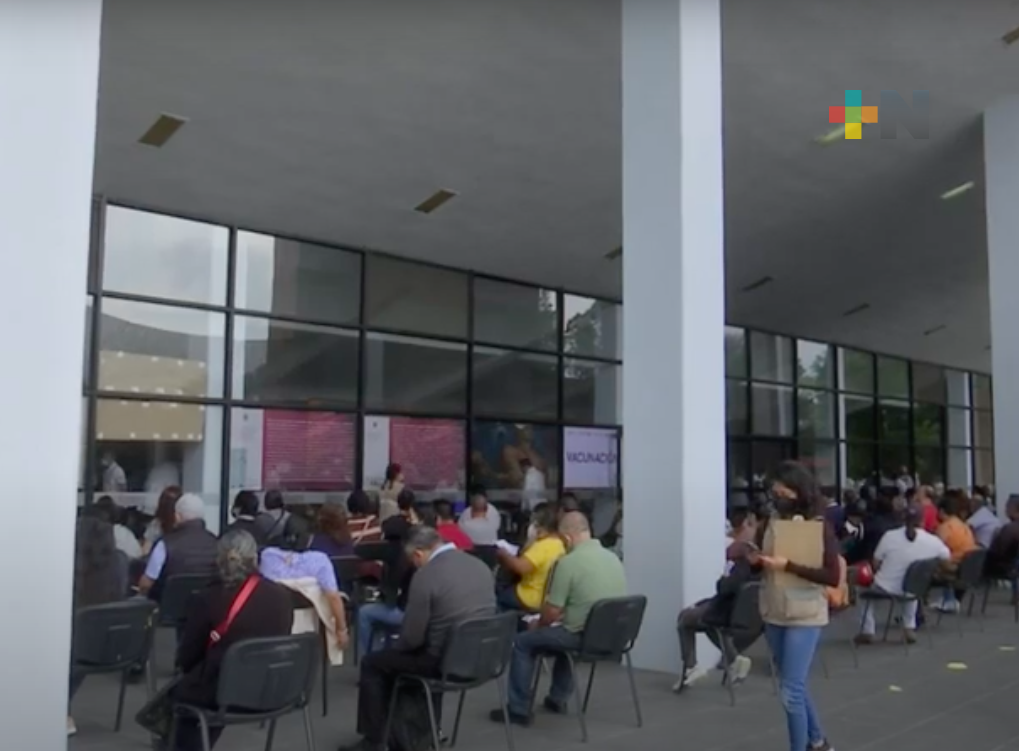 Por día, alrededor de 4 mil vacunas anticovid se aplicaron en la Normal Veracruzana