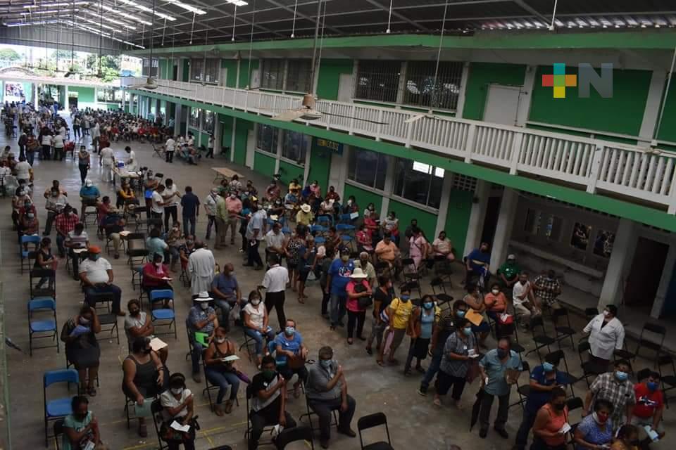 En el sur de Veracruz sigue la vacunación para personas de 50 a 59 años