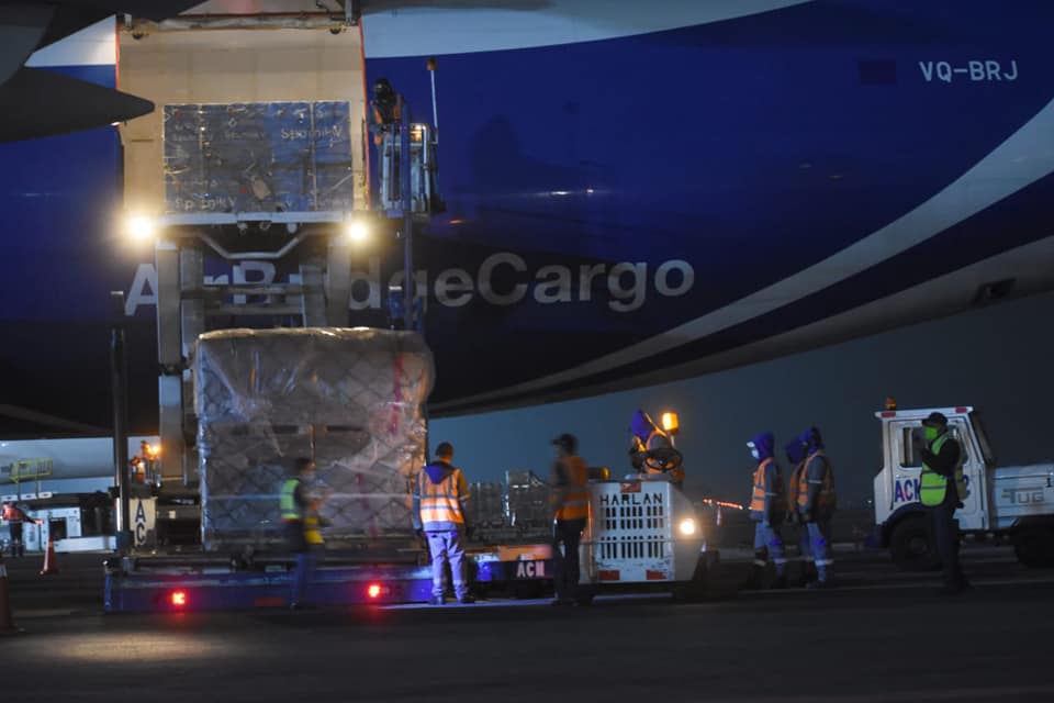 México recibe un millón de vacunas envasadas Sputnik V