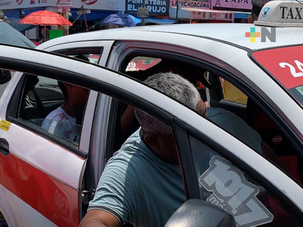 A falta de rutas urbanas, aplican taxi colectivo en colonia de Coatzacoalcos