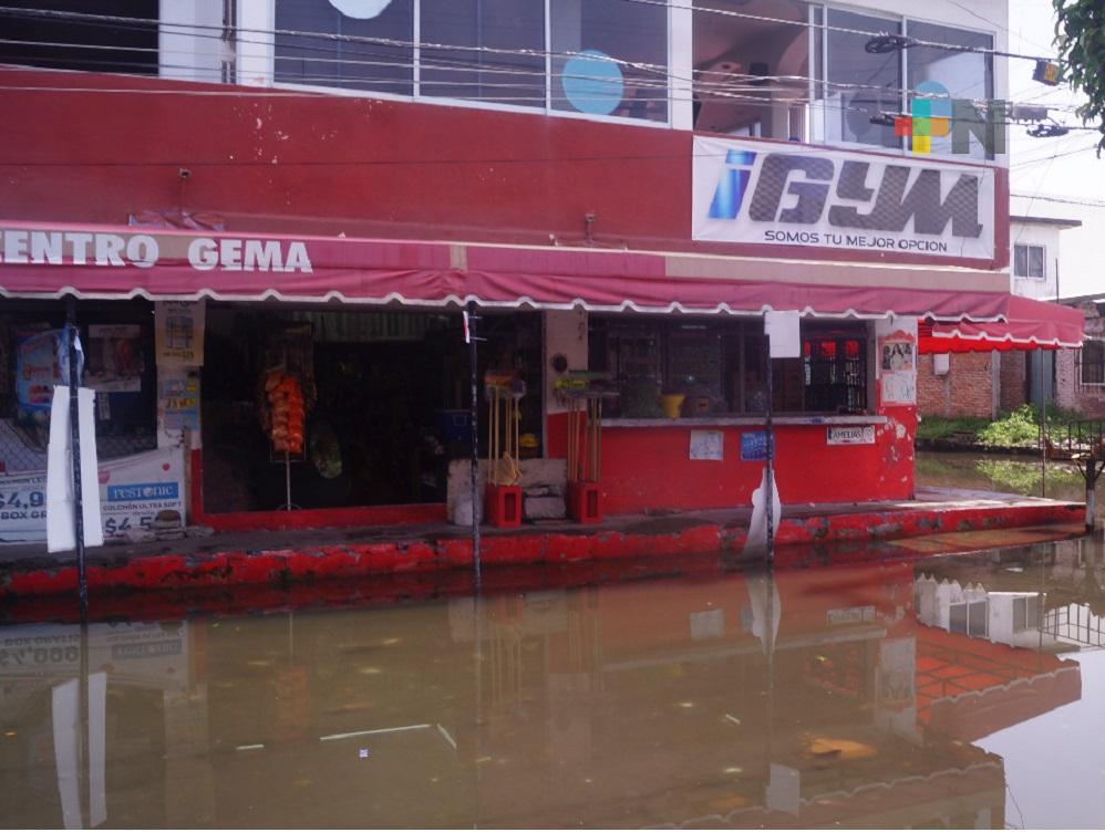 Boqueños piden a las autoridades, resuelvan problema de inundaciones de aguas negras