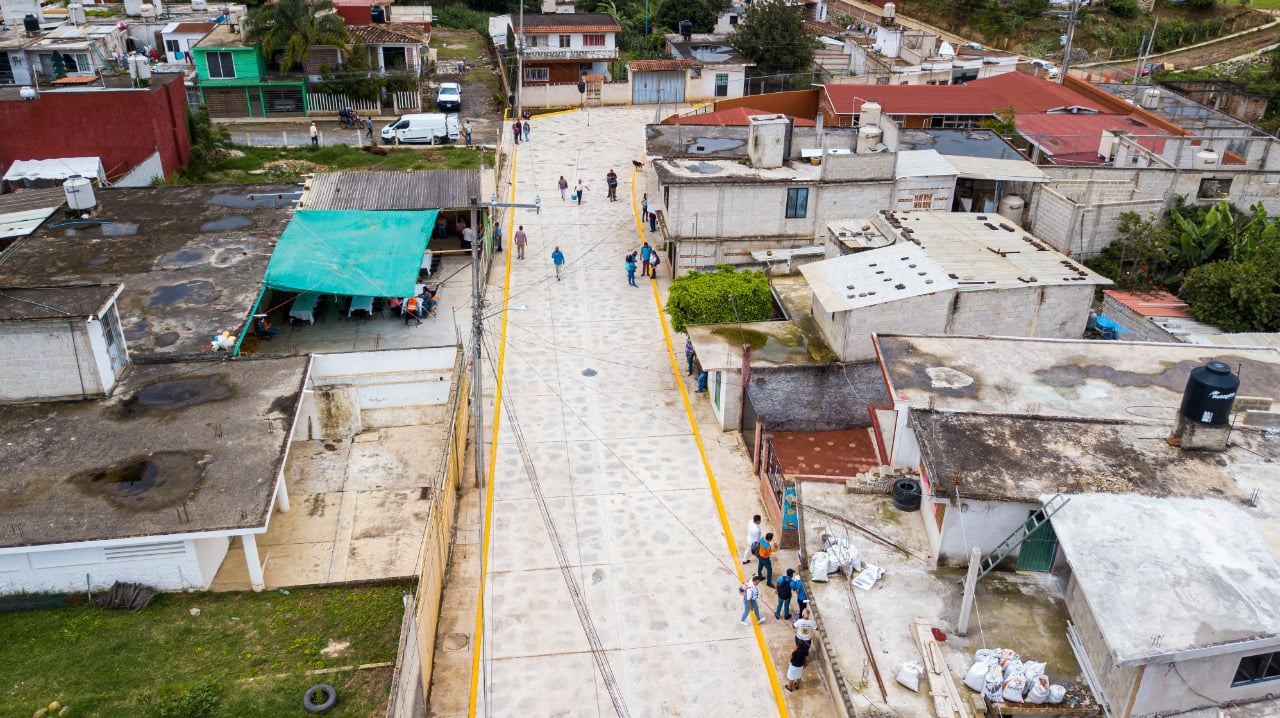 Alcalde de Xalapa inauguró pavimentación en congregación de El Castillo