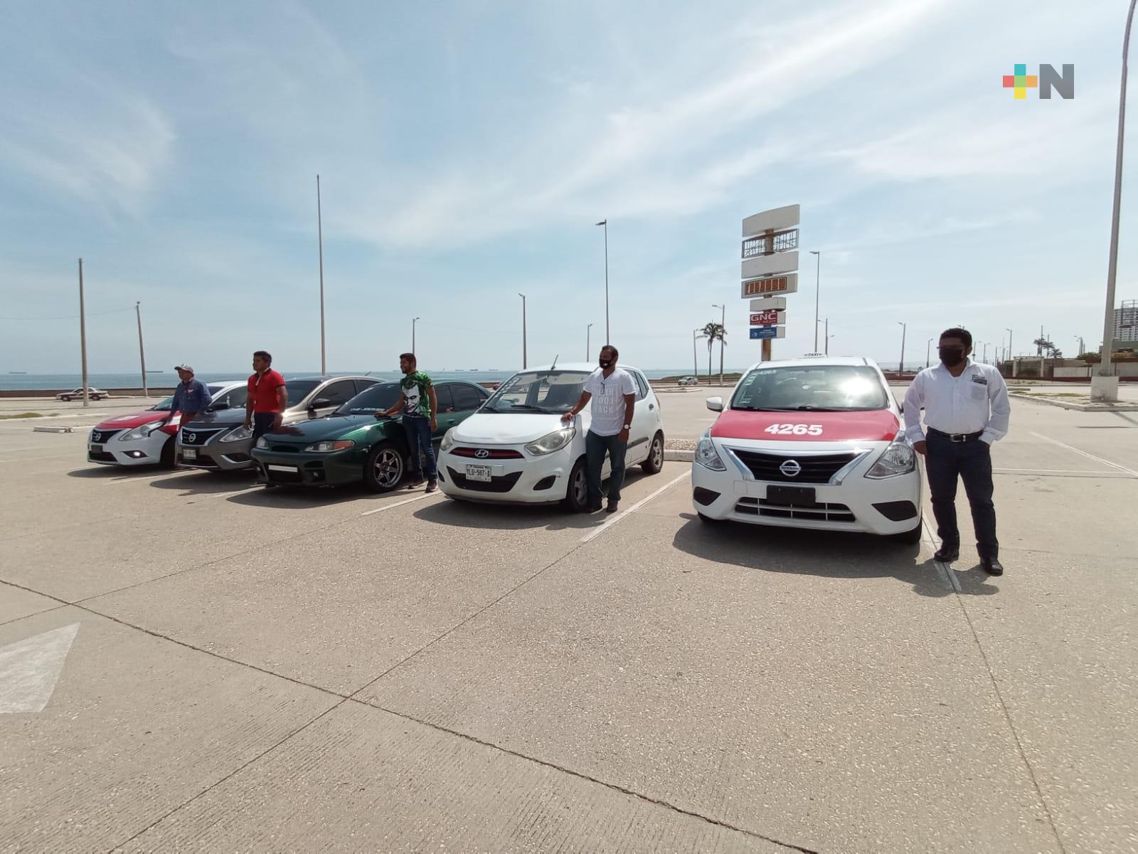 Club de automovilistas de Coatzacoalcos ofrece vehículos para asistir a caravanas de graduación