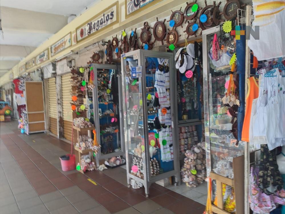 Comerciantes de artesanías del municipio de Veracruz, reportan leve incremento en ventas