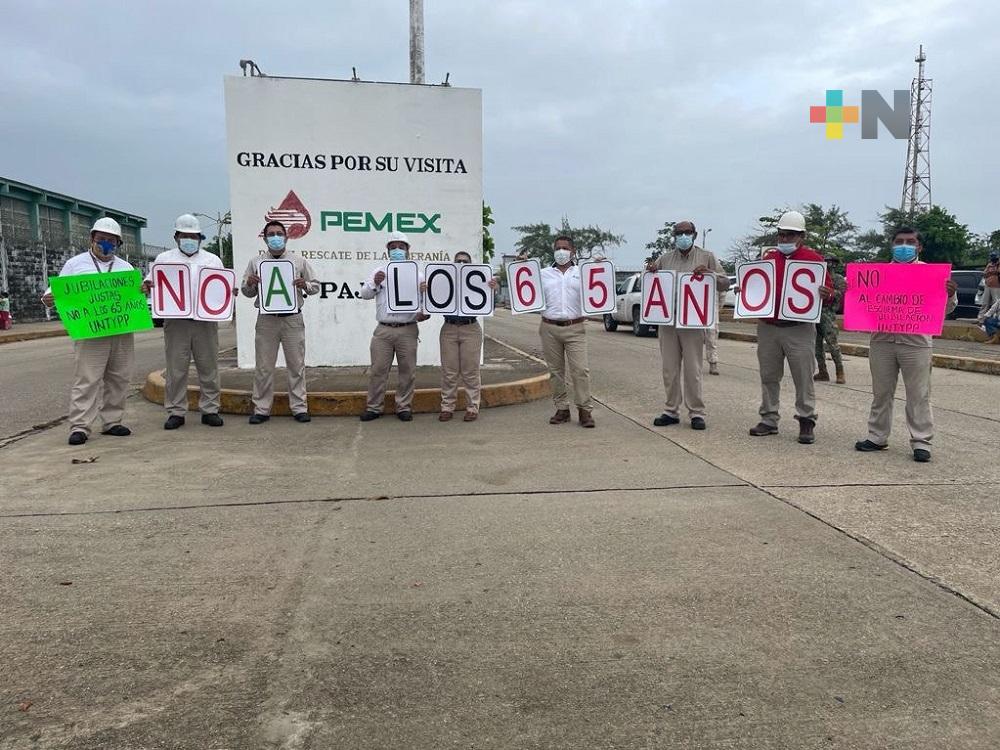 Con manifestación pacífica, trabajadores petroleros continúan exigiendo se respete esquema de jubilación
