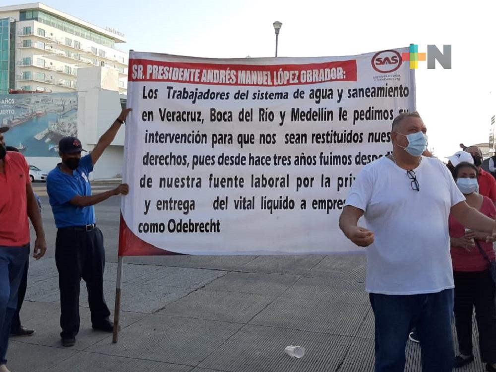 Con pancartas, ciudadanos del puerto de Veracruz piden intervención de presidente para solucionar problemas