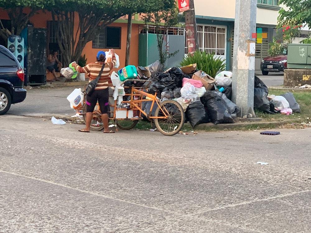 Ecookans invita a separar la basura en orgánica e inorgánica, en Coatzacoalcos