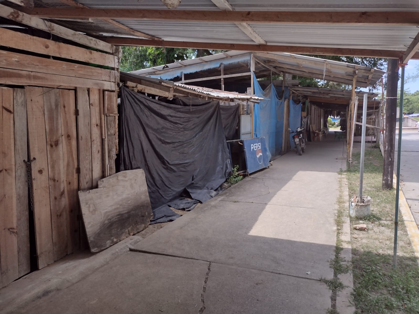 En el Tajín, artesanos piden que se abra su centro de trabajo