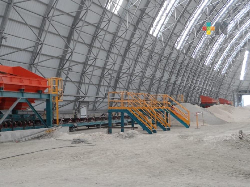 En Coatzacoalcos, mueren tres trabajadores al quedar sepultados por piedra sulfúrica