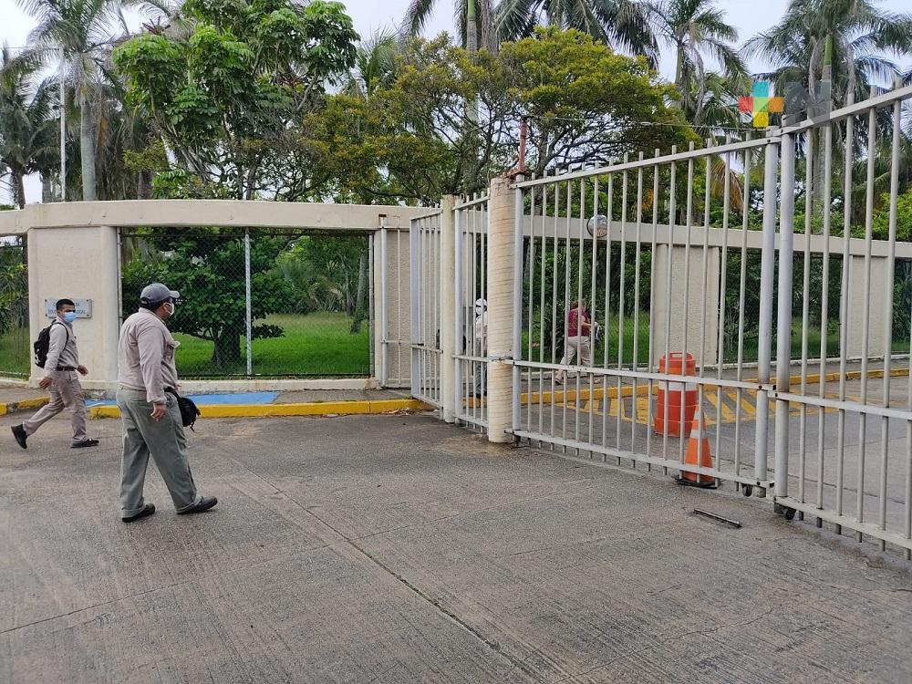 En Coatzacoalcos, petroleros activos y transitorios recibieron primera dosis de vacuna AstraZeneca