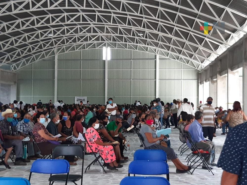En municipio de Tezonapa,  aplicaron vacuna anticovid a personas de 40 a 49 años y de 30 a 39 años