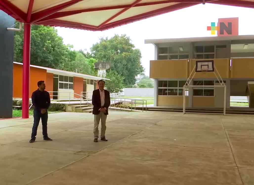 Gobernador recorre Escuela Telesecundaria anexa a la Normal Veracruzana