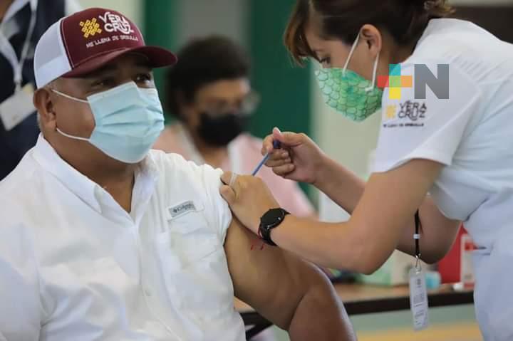 Recibe el secretario Eric Cisneros segunda dosis de vacuna contra COVID