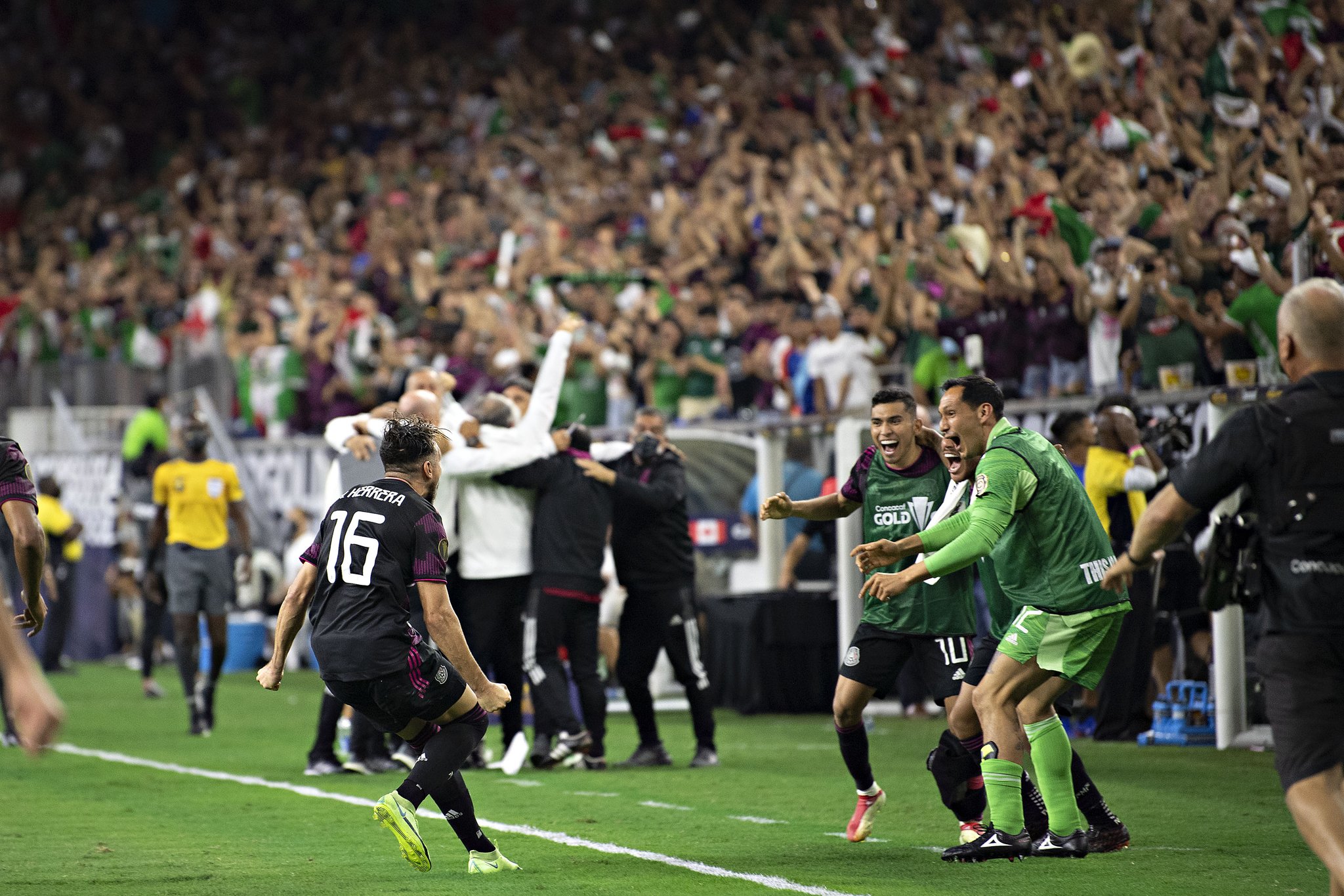 México a la final de la Copa Oro; venció dramáticamente a Canadá 2-1
