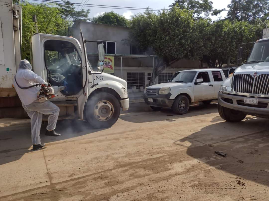 Vehículos de los ayuntamientos de Minatitlán y Agua Dulce, fueron desinfectados
