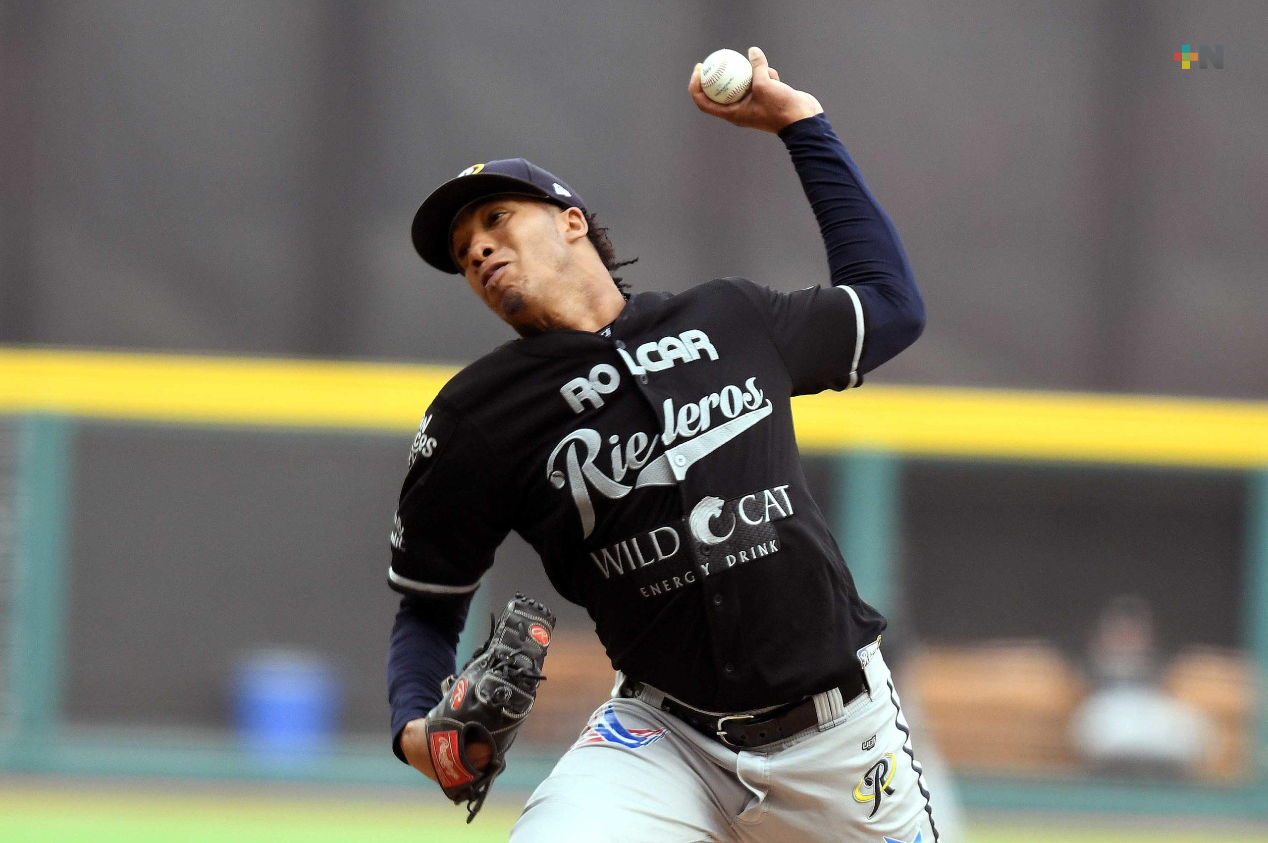 Héctor Silvestre, pitcher dominicano refuerza al Águila