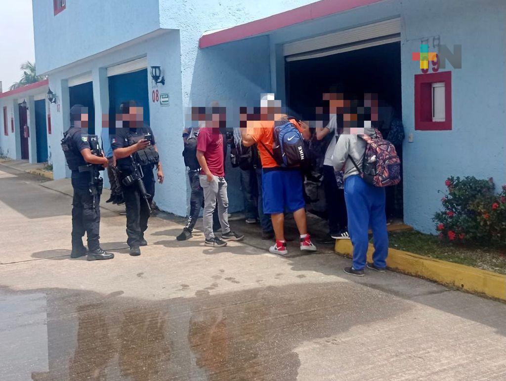 Resguarda SSP a 59 migrantes; detiene a dos, en Minatitlán