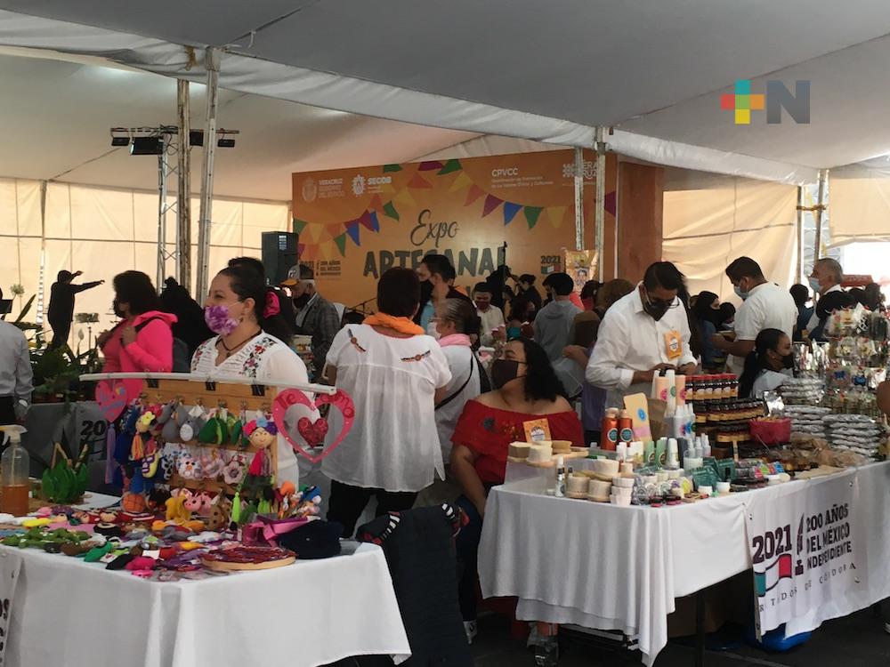 Expo Artesanal y Folklórica en plaza Lerdo ofrece delicias gastronómicas