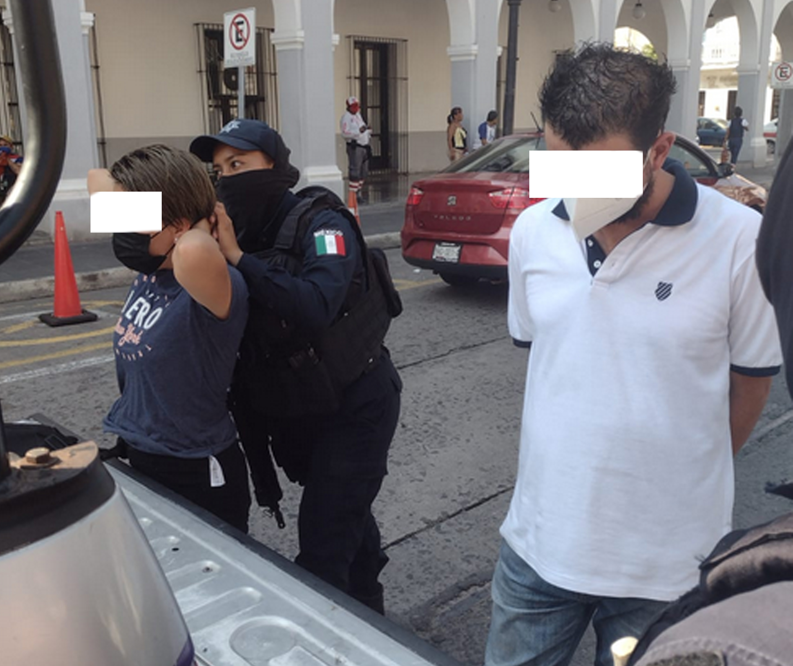 Detiene IPAX a presuntos farderos en tienda departamental de Veracruz