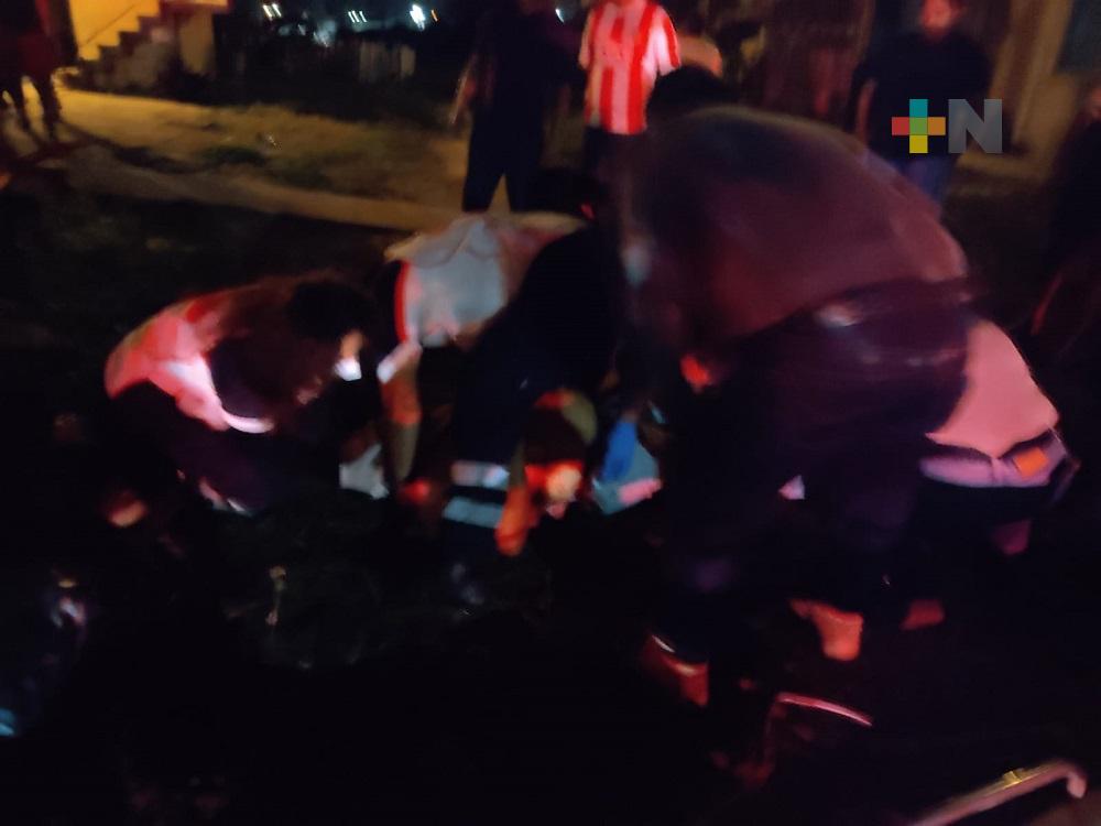 Lanzan a vecino desde tercer piso de edificio de fraccionamiento de Coatzacoalcos