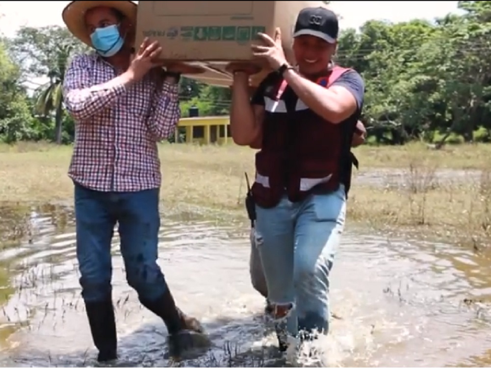 DIF estatal llevó apoyos a poblaciones de Isla y José Azueta afectadas por inundaciones