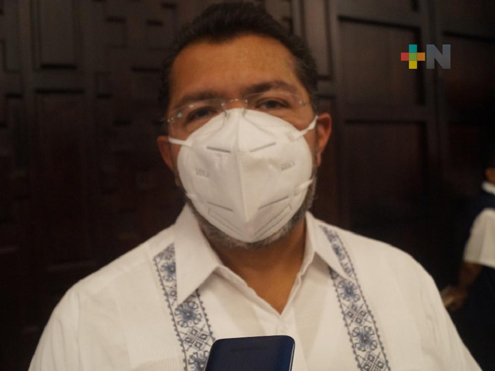 Ningún patrón o empresa puede obligar al trabajador a vacunarse contra Covid: abogado