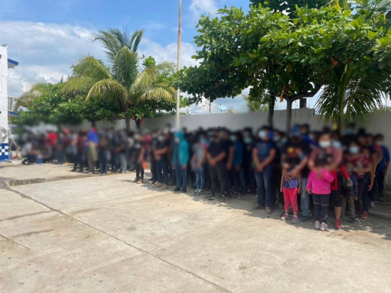 Captura SSP Veracruz a tres por presunto tráfico de personas y rescata a 178 migrantes en Las Choapas