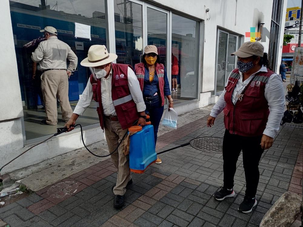 Para evitar tercera ola de covid, autoridades realizaron tareas de sanitización en centro de Coatzacoalcos