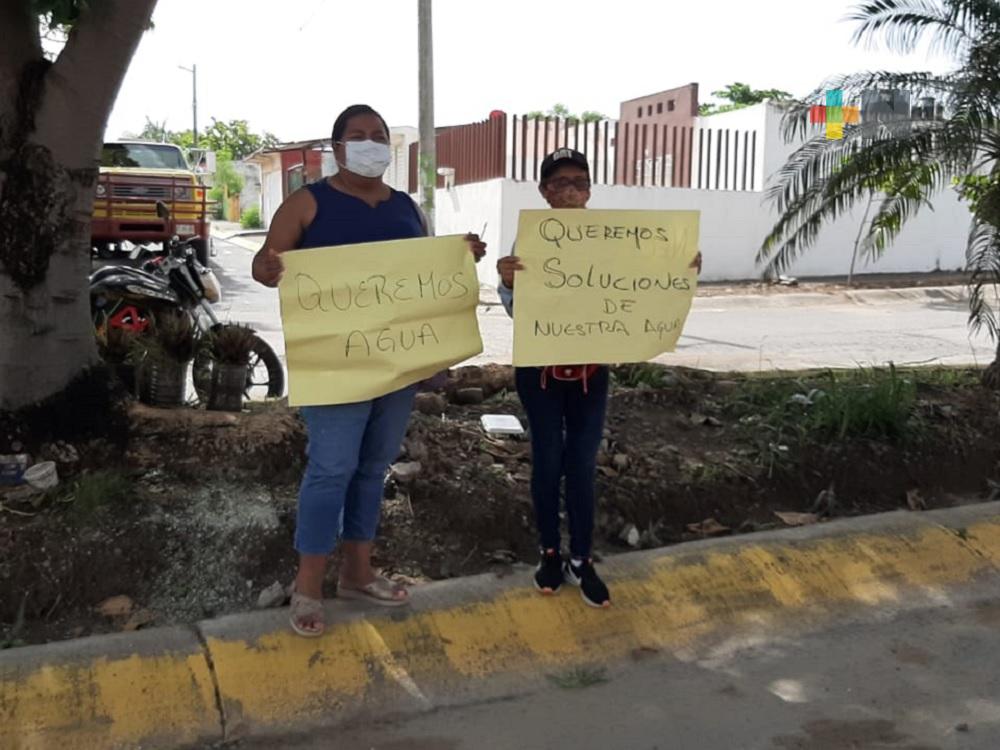 Por falta de agua, vecinos de fraccionamiento de municipio de Veracruz amenazan con cerrar autopista