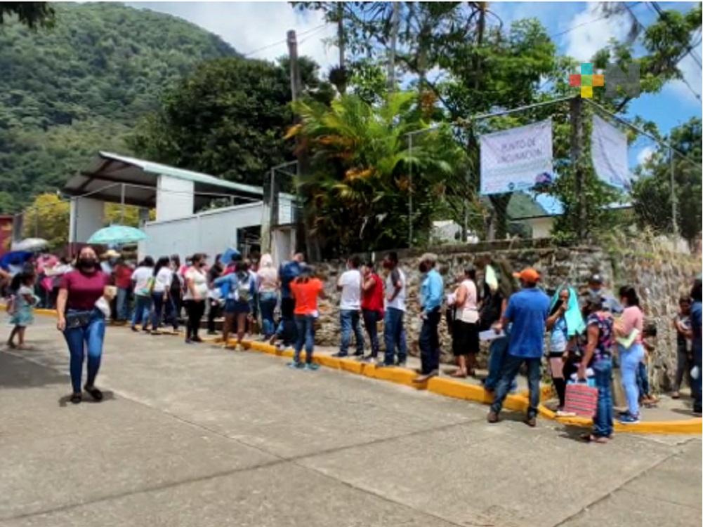 Realizan Jornada Masiva de Vacunación contra coronavirus en Tepatlaxco
