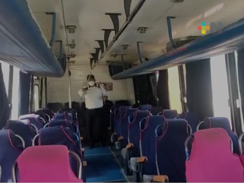 Realizan jornada de sanitización en transporte público de Amatlán de los Reyes