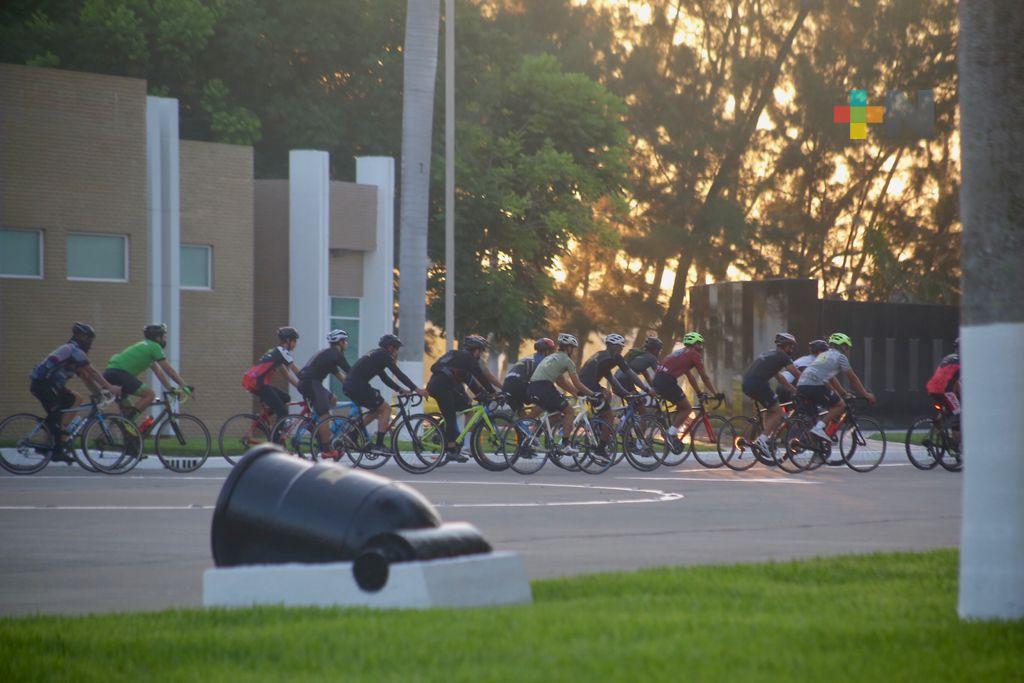 Exitosa rodada ciclista en la HENM «200 años de la Armada de México»