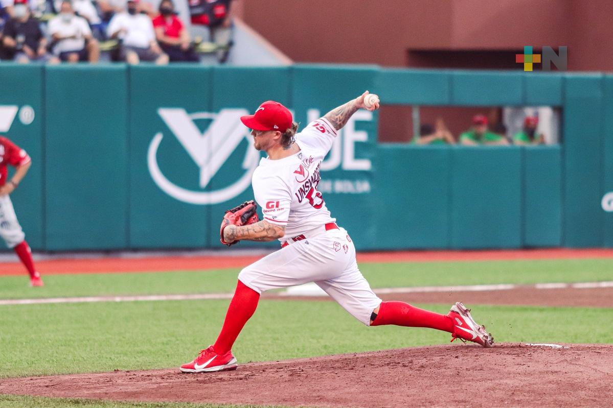 Dylan Unsworth causó baja del Águila