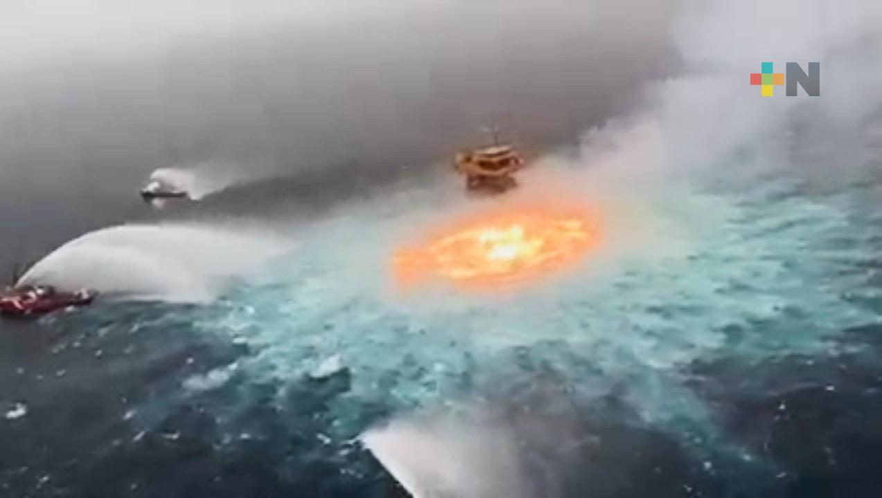 Controla Pemex fuga de gas y fuego en ducto submarino de Campeche
