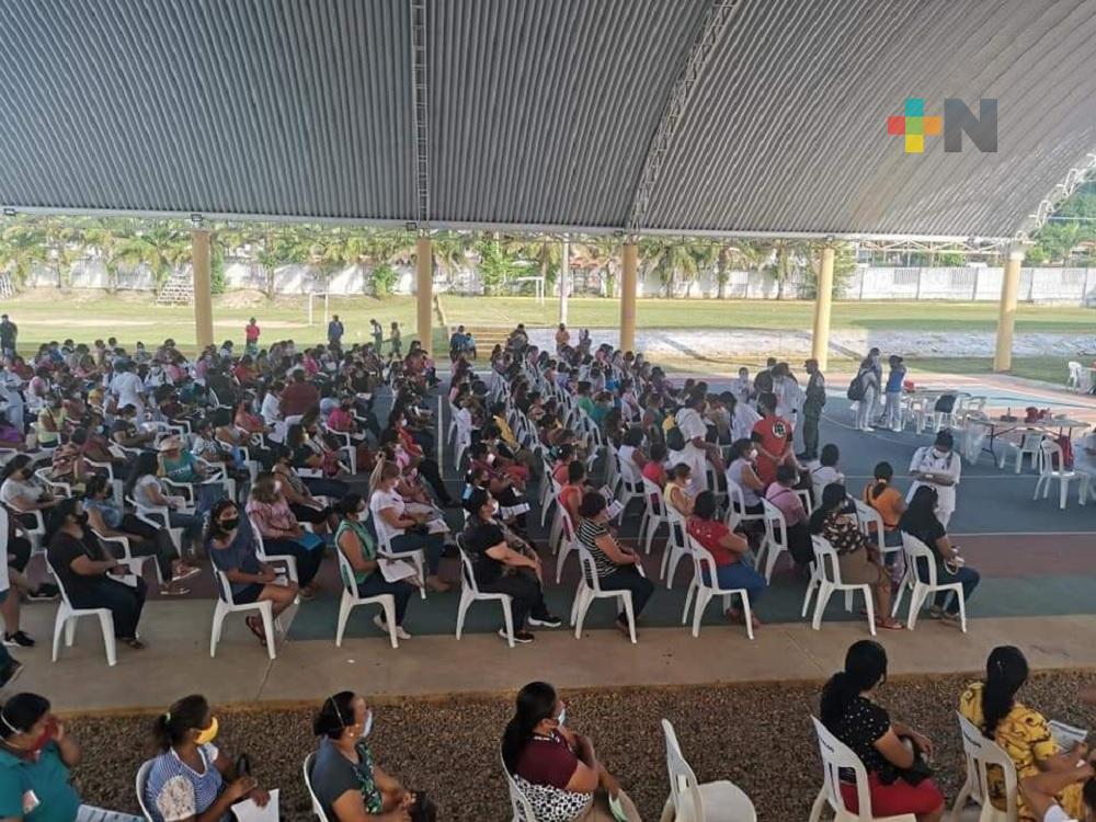 Sin contratiempos, se desarrolló Plan de Vacunación de personas de 30 a 39 años y de 40 a 49 años en Las Choapas