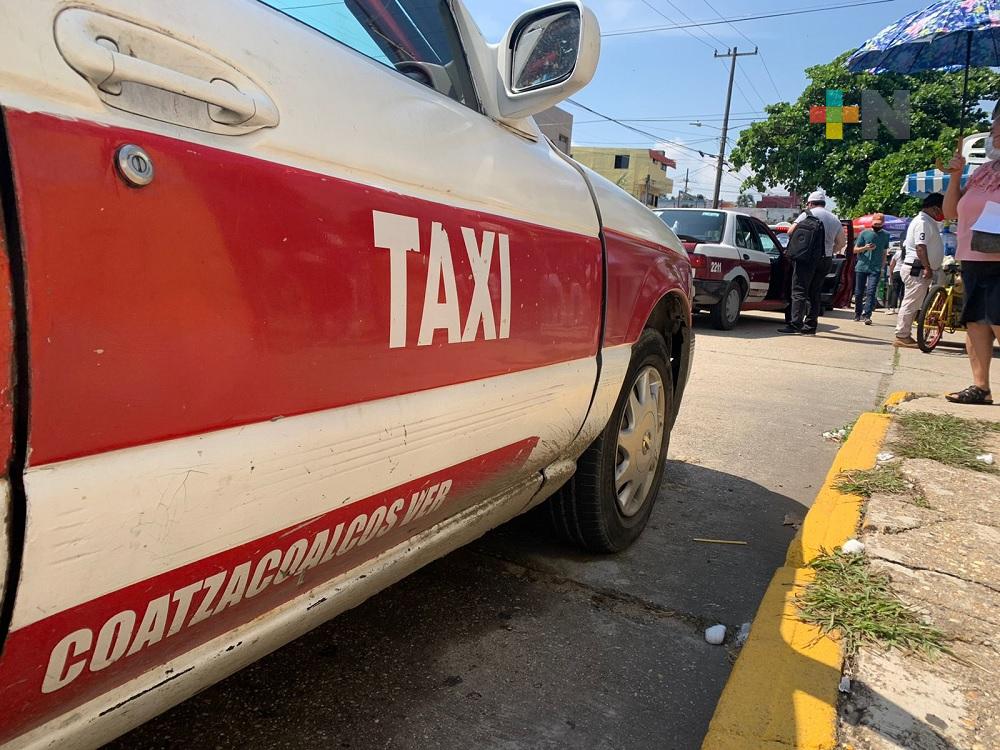 Aún sin aumentar ganancias de taxistas en Coatzacoalcos por clases presenciales