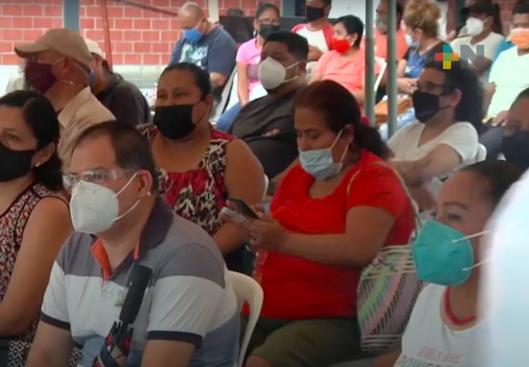 Personas confían que actividades laborales regresen a la normalidad con la vacunación